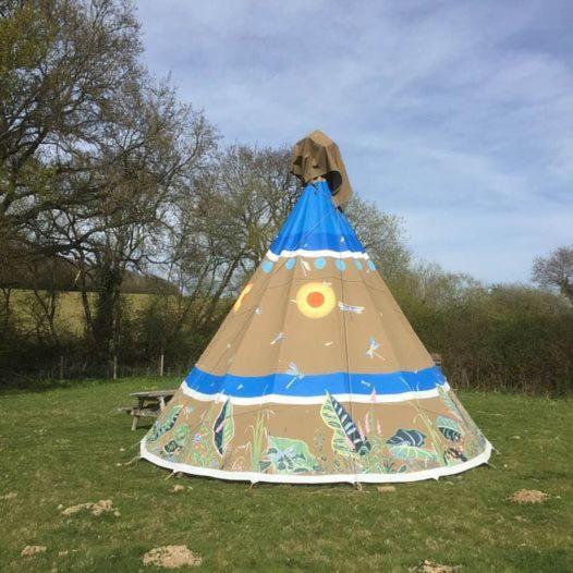 Big Sky Tipi Holidays Wartling Extérieur photo