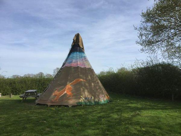 Big Sky Tipi Holidays Wartling Extérieur photo