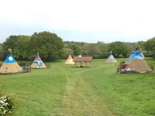 Big Sky Tipi Holidays Wartling Extérieur photo