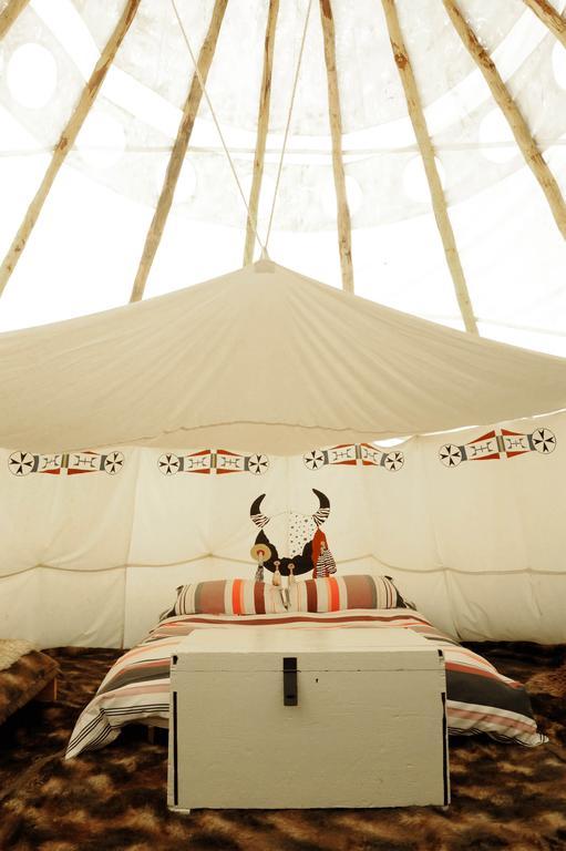 Big Sky Tipi Holidays Wartling Extérieur photo